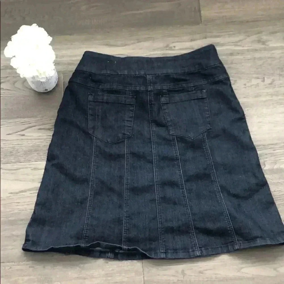 🌸3/$30🌸contrast | Stretchy vintage jean skirt - Picture 4 of 7